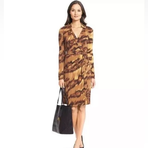 Diane vonFurstenburg classic wrap dress in Brown animal print - Picture 2 of 4